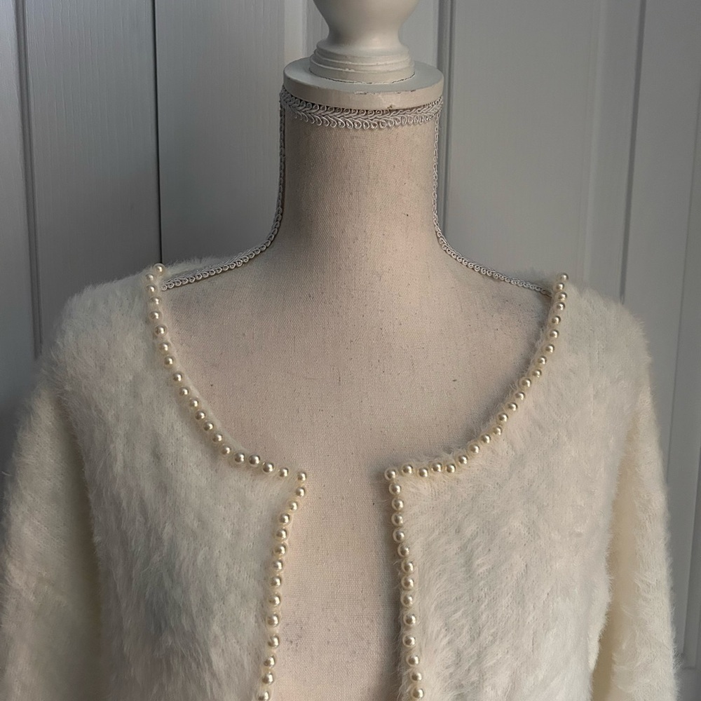 NWOT SHEIN Women Faux Fur, White Beads, Cardigan, Size Large - Picture 2 of 4